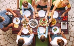 mahlzeit-tisch-essen-roc-sports-bio-sportnahrung